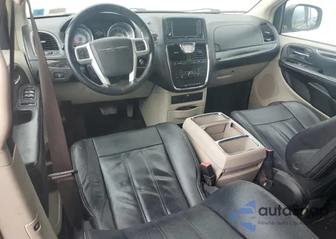 2015 Chrysler Town & Country Touring L z USA, uszkodzony, nr VIN 2C4RC1CG8FR521589